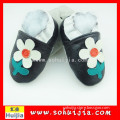 Wholesale Yiwu Custom black and white flower moccasins embroidered shoe sole manufacturers for baby